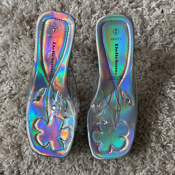 Delicious Shoes - Delicious brand silver and clear acrylic platform sandals - size 7